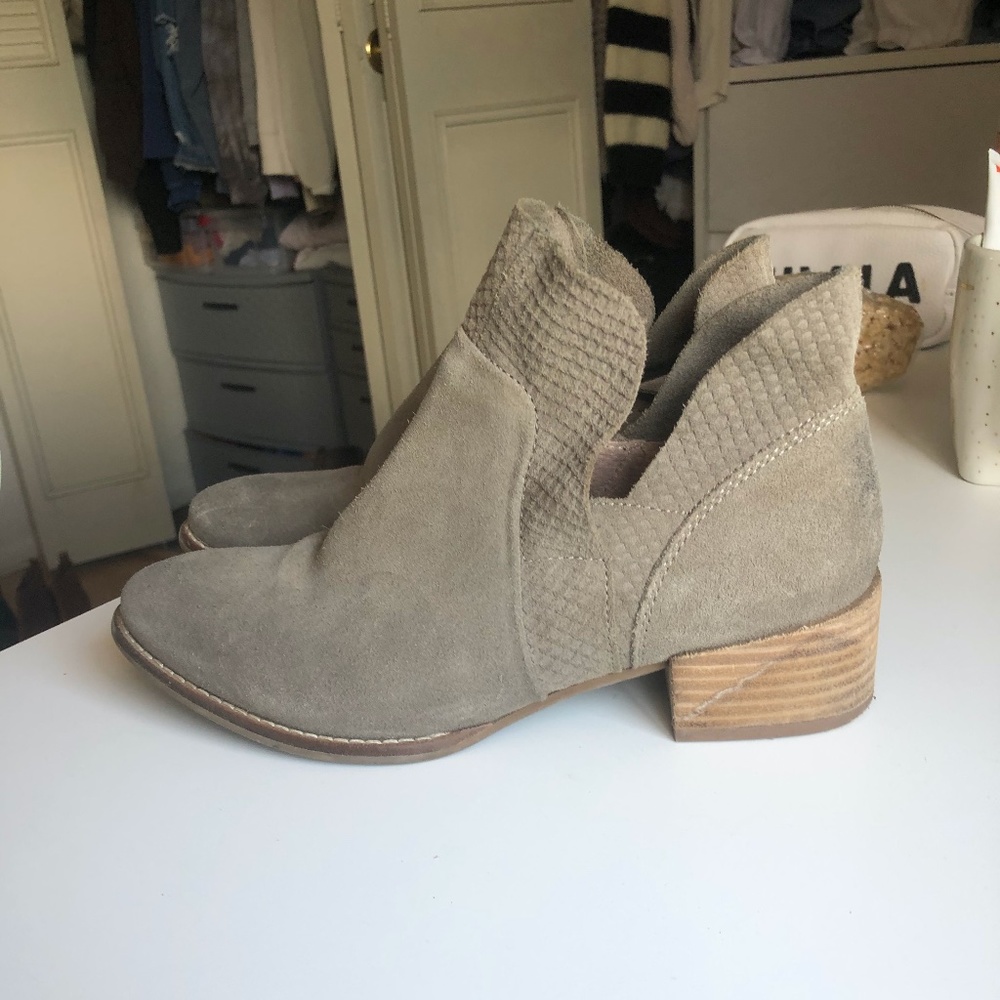 Seychelles Snare Booties